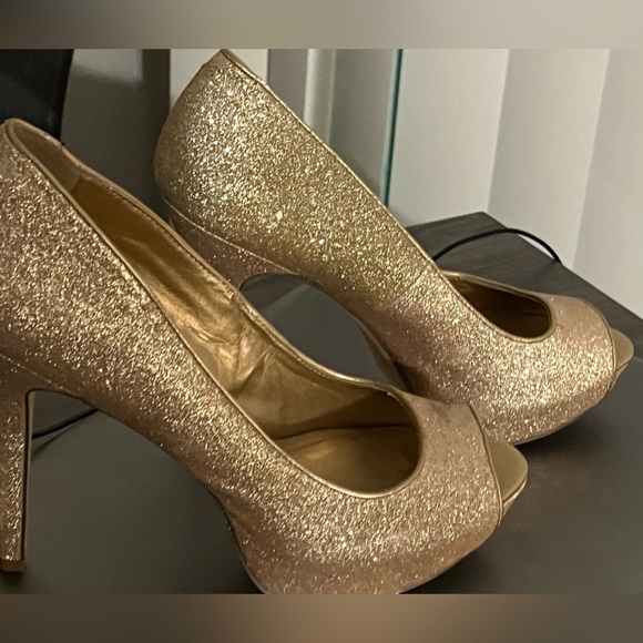 ALDO Gold Shimmer Peep Toe Platform Heels - Picture 10 of 10